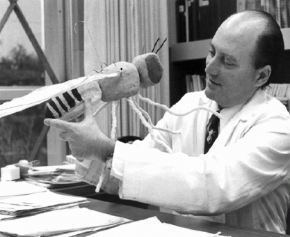 ÜÇ BİLİMİ BİR ÖMRE SIĞDIRDI: SEYMOUR BENZER (1921-2007)