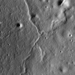 AY'DAKİ KAYIP BAYRAK