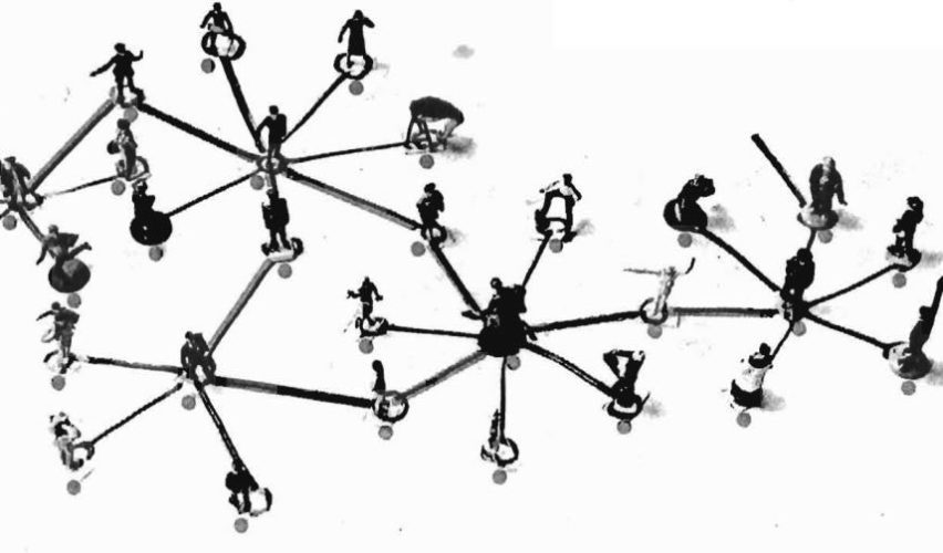 SOSYAL AĞLARIN KÜÇÜK DÜNYASI: “ELDEN ELE AKTARALIM LÜTFEN!”