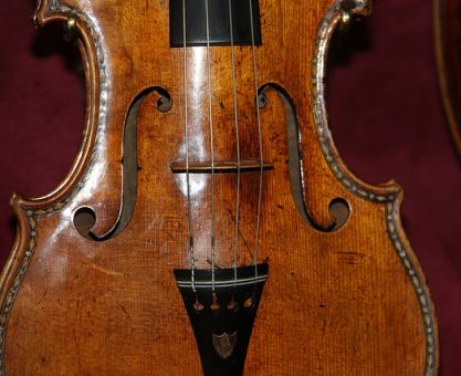 Şekil 1. 1687 yarihli Antonio Stradivari’nin ürünü olan bu keman, Washington’daki Smithsonian Müzesi’nde sergileniyor.