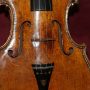 Şekil 1. 1687 yarihli Antonio Stradivari’nin ürünü olan bu keman, Washington’daki Smithsonian Müzesi’nde sergileniyor.