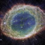 Halka Bulutsuda Gizemli Demir Şeridi