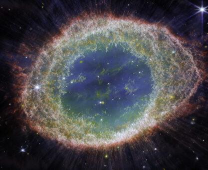 Halka Bulutsuda Gizemli Demir Şeridi