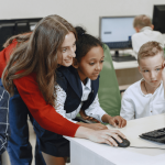 Öğrenmenin Yeni “Süper Kullanıcıları”: AI öğrenciler ve öğretmenlerin gündeminde